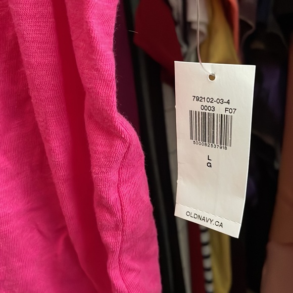 Old Navy pink everywear sleeveless T-shirt - Picture 2 of 2
